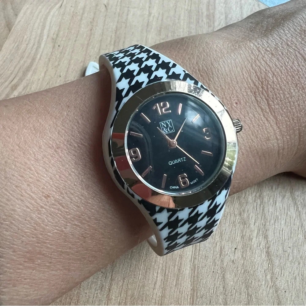 New York & company ladies houndstooth fashion watch NEW BATTERY